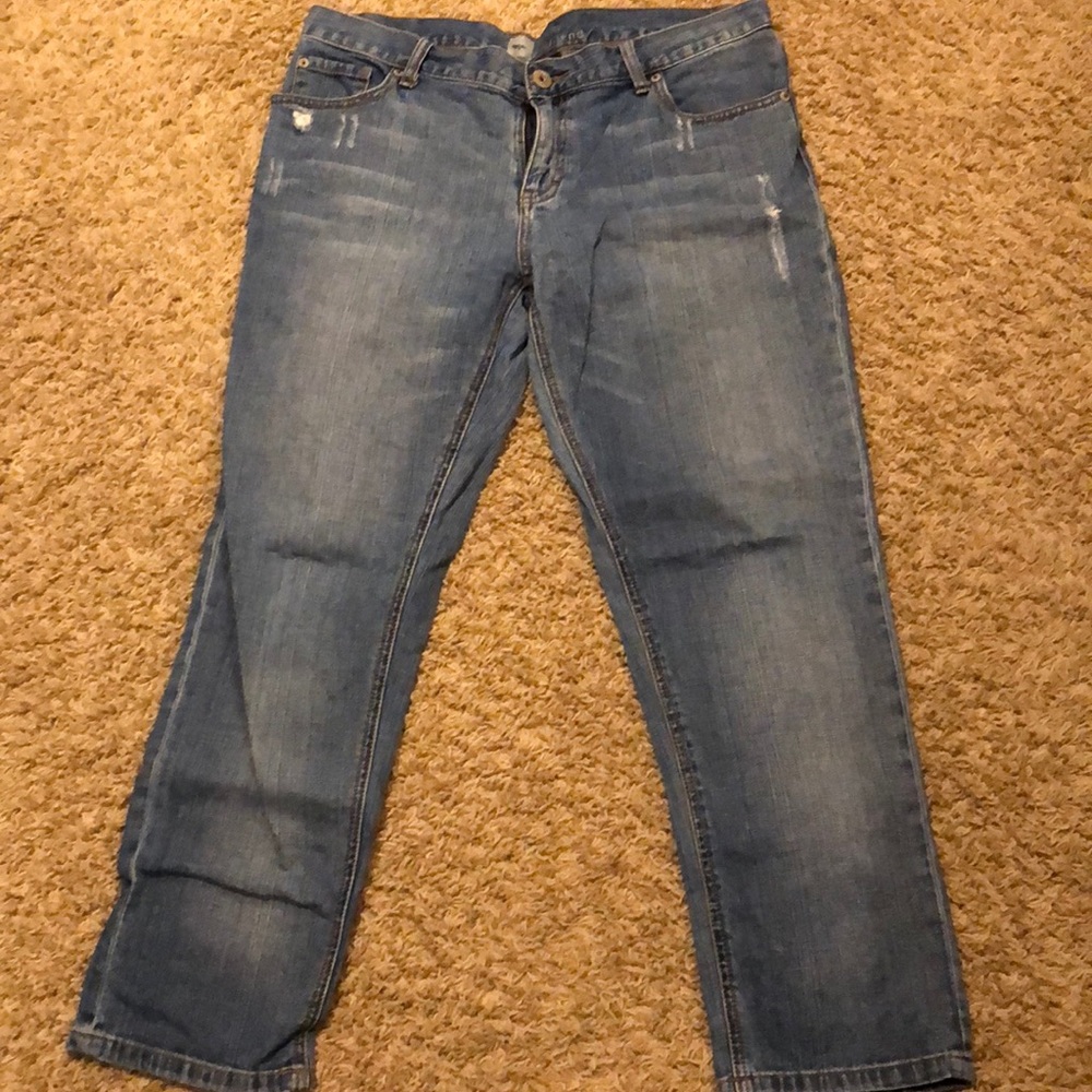 Distressed boyfriend capris